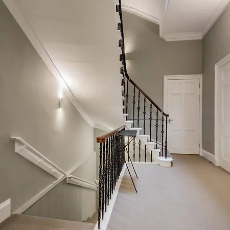 Joivy Luxurious 2Br Home Near Haymarket Station Edinburgh Exterior photo